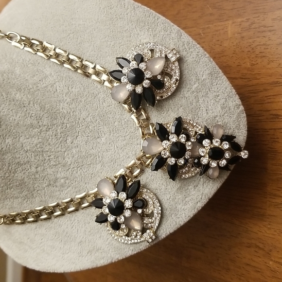 Beautiful. Statement. Necklace - Picture 7 of 8